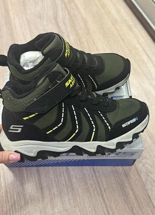 Черевики для підлітків skechers осінні водонепроникні 37 розмір