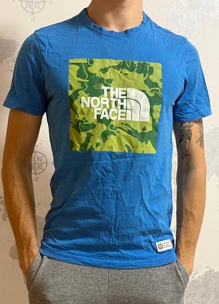 Футболка the north face з камуфляжним принтом, синя