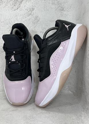 Жіночі рожеві кросівки jordan air 11 low