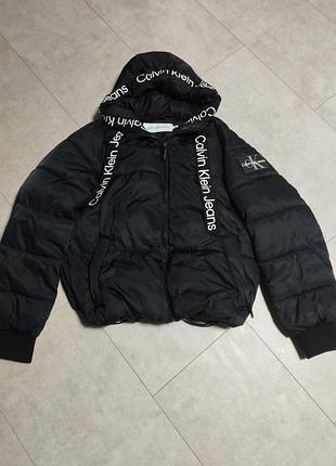 Пуховик жіночий calvin klein jeans чорний