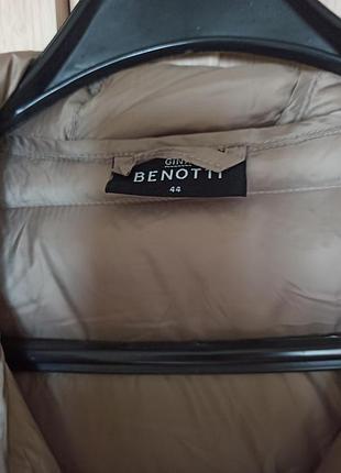 Жіночий пуховик, бежевий