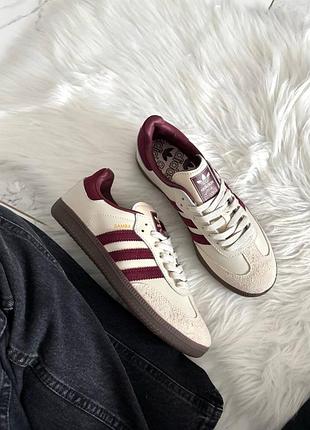 Стильные женские кроссовки adidas wmns samba beige burgundy