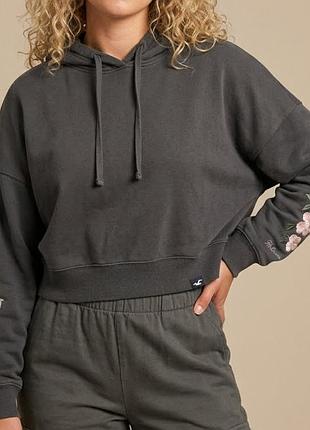 Укорочене худі hollister з квітковою вишивкою (оверсайз кроп-топ толстовка), розмір s-36