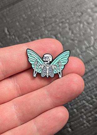 Металлический значок скелет фея хэллоуин брош skull butterfly halloween fairy страшный пин череп скелета крылья бабочка fuck you