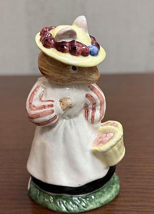Фарфоровая статуэтка royal doulton (серия «ежевичная поляна»).