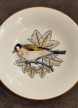 Декоративная тарелка garden birds byatchard portas bone china dish садовые птицы щегол на ветке клее фарфор бния