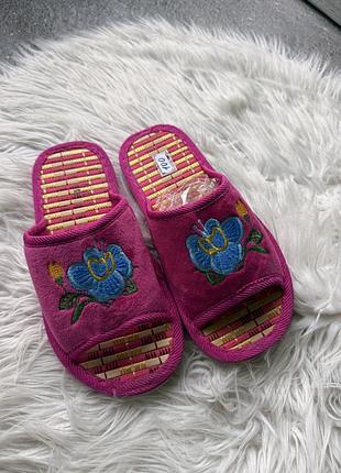Жіночі капці