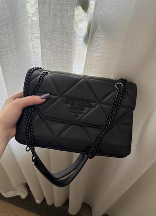 Сумка для жінок prada чорна стьобана з натуральної шкіри