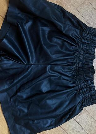 Шорти жіночі zara чорні з еко шкіри