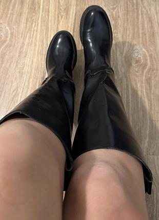 Гарні саплжки, в чорному кольорі, від дорогого бренду:h&m. розмір 40. по устільці 26 см.