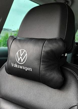 Автомобільна шкіряна подушка ортопедична на підголівник volkswagen + брелок