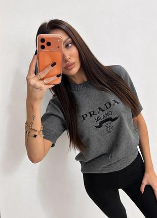 Жіночий светр prada сірий та білий