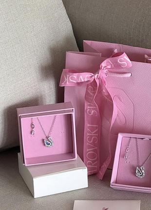 Кулон для жінок swarovski swan з блакитним та білим кристалом