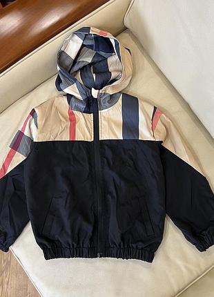Стильна вітровка в стилі burberry 7 років ріст 122 від shein унісекс дов 45, шир 42.5, рукав від горла 51  стан як нова на змійці