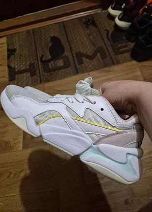 Кросівки жіночі puma білі з рожевим та жовтим