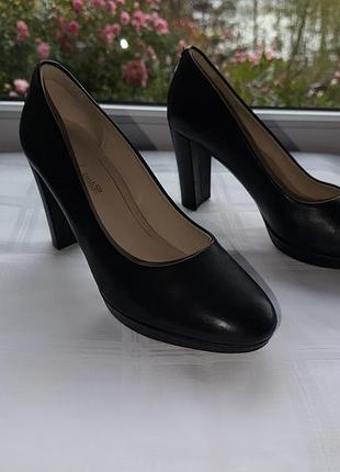 Елегантні шкіряні туфлі clarks cushion plus (оригінал) р.38 (25.00см)