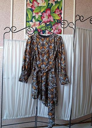 Стильне асиметричне плаття в зміїний принт prettylittlething.