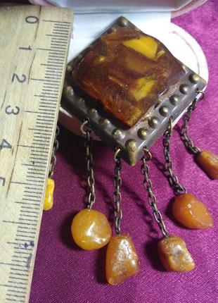 Брошь винтаж времен ссср,янтарь.