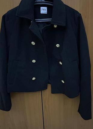 Коротке пальто-жакет zara чорне s, золоті ґудзики
