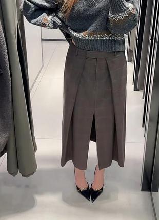 Дуже класна спідниця у клітинку з розрізом і складками zara
💎💎💎💎💎💎💎💎💎💎