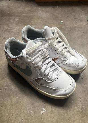 Кросівки жіночі nike білі, довжина устілки 23,5 см