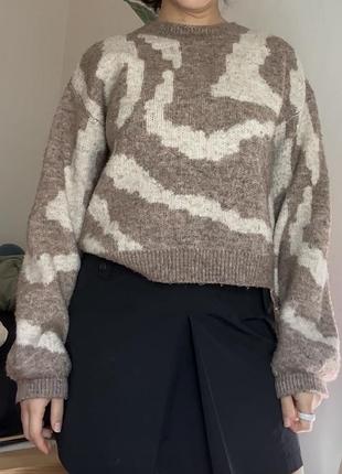 Светр жіночий теплий з абстрактним принтом