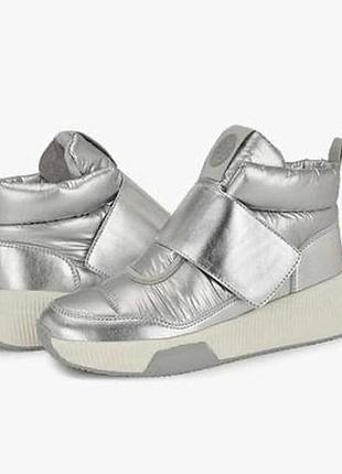 Легкие и удобные ботинки 
nine west