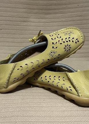 Мягчайшие  перфорированные кожаные мокасины  горчичного цвета fashion shoes англия 42 ( 26,5 см.)