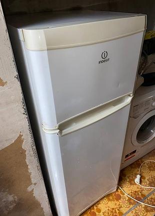 Двухкамерный холодильник indesit