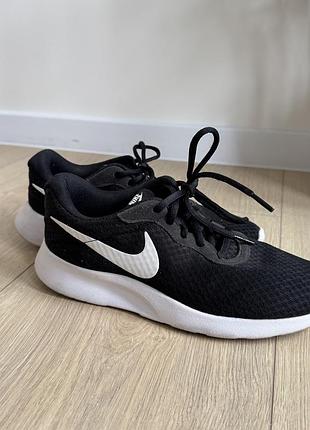 Кросівки nike чорні з білою підошвою