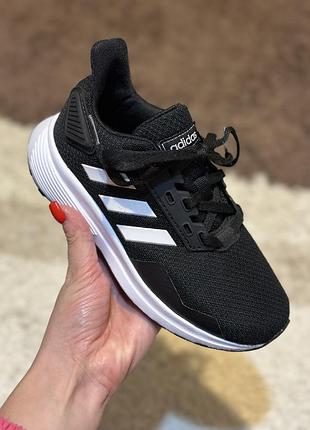 Оригінальні дитячі кросівки adidas 30 розмір (19см) ідеальний стан унісекс
