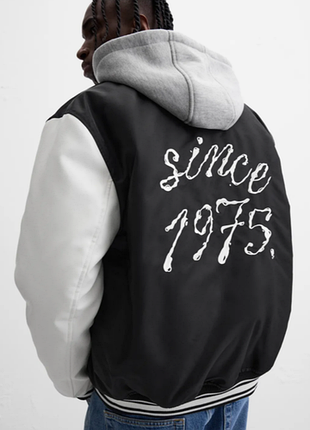 Куртка чоловіча zara утеплена бомбер varsity jacket чорна з білими рукавами та сірим капюшоном