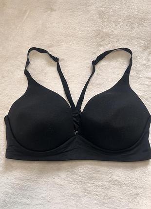 Чорний бюстгальтер victoria’s secret body by victoria lightly lined plunge, розмір 38d