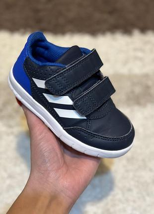 Оригінальні дитячі кросівки adidas 25 розмір (15см) ідеальний стан