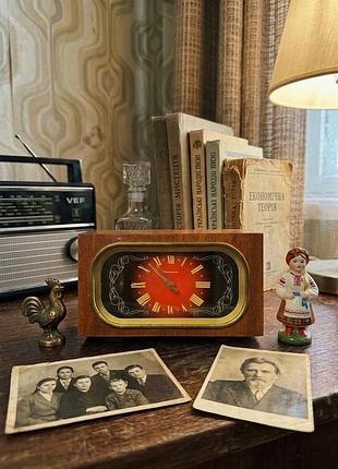 Вінтажний настільний годинник «янтарь», камінні ретро часи виробництва ссср