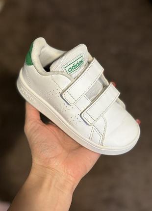 Оригінальні дитячі білі кросівки adidas 24 розмір (15-15.5см) б/в
