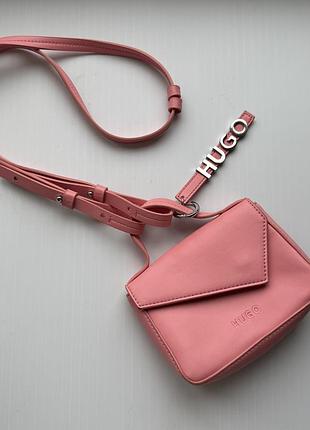 Крос-боді жіноча hugo boss рожева з брелоком-логотипом