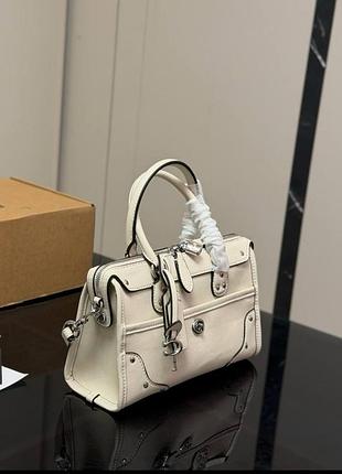 Жіноча сумка сачел з натуральної шкіри coach