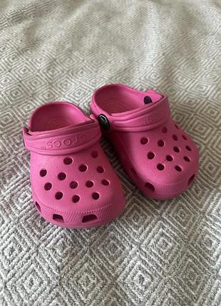 Шльопанці дитячі crocs рожеві 10 см