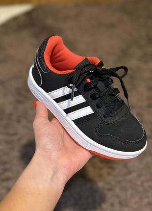 Оригінальні дитячі кросівки adidas 30 розмір (19см) ідеальний стан