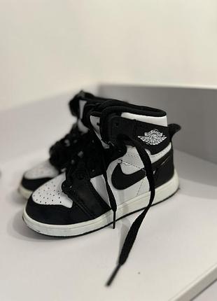 Дитячі високі кросівки nike air jordan хайтопи чорно-білі
