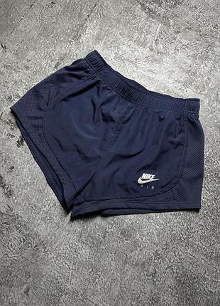 Жіночі спортивні шорти nike air