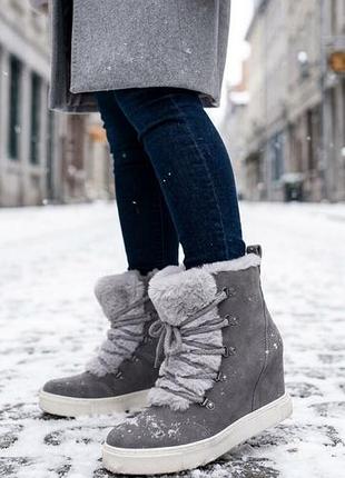 Серые сникерсы скрытая танкетка замша бренд steve madden р. 39,5 и р.40