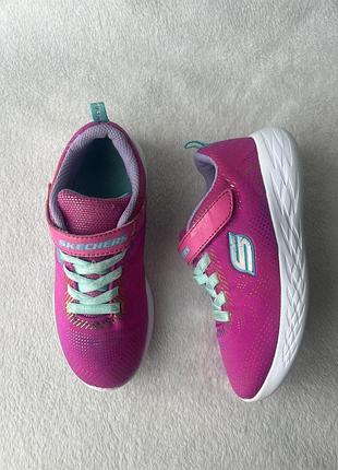 Кросівки фірми skechers 33,5 розміру за устілкою 21,5 см.