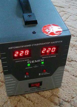 Стабилизатор напряжения "gemix gmx-2000".