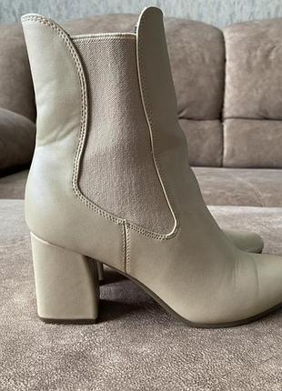 Очень удобные ботиночки светло бежевого цвета