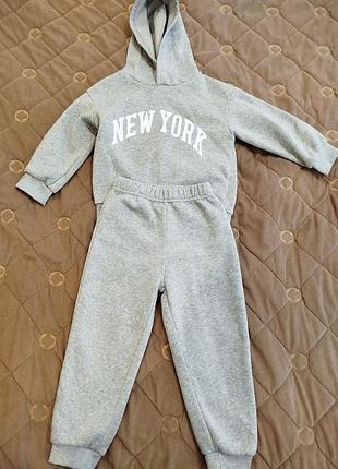 Спортивний костюм для хлопчика сірий з написом new york.
