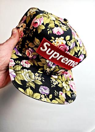 Кепка supreme з чорним квітковим принтом (supreme floral snapback/5-panel).