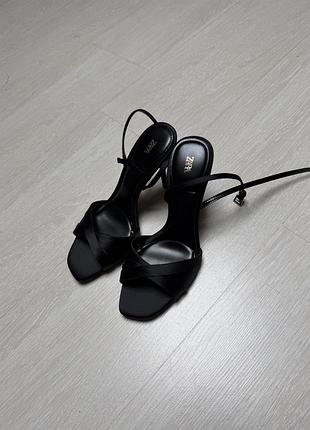 Туфлі жіночі zara чорні, розмір 37