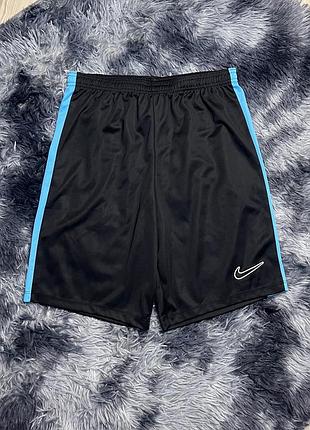 Спортивні шорти бренду nike , розмір xl